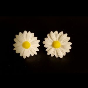 Handmade Daisy stud earrings.